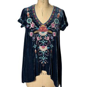 Gorgeous embroidered High-Low velvet top by Johnny Was Size S